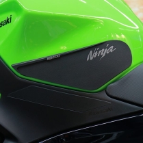 Dán chống trượt bình xăng Ninja 400