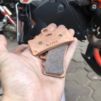 Má phanh (bố thắng) trước xe moto Elig Brake Pads (Sintered EM339)