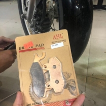 Má phanh trước Royal Enfield Bullet 500 (chính hãng AHL) (Má phanh đồng)